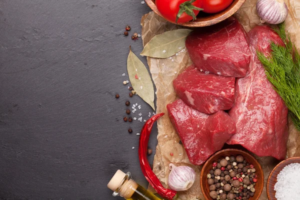 Raw  beef steak and spices — Stock Photo, Image