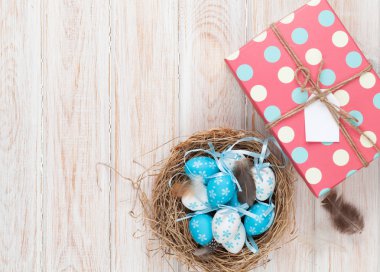 Easter decorations with   eggs    and gift