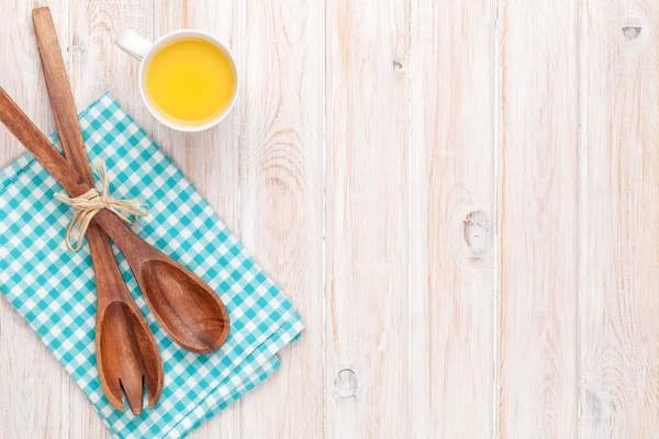 Orange juice and kitchen utensils — ストック写真