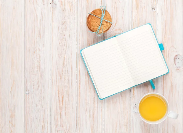 Orange juice, gingerbread  and notepad — Stock Photo, Image