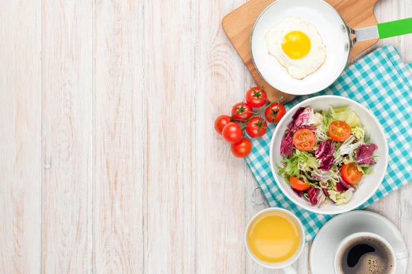 Healthy breakfast on table — Stock Photo, Image