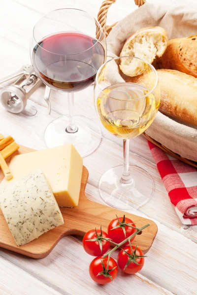 Wine, cheese and bread — Stock Photo, Image