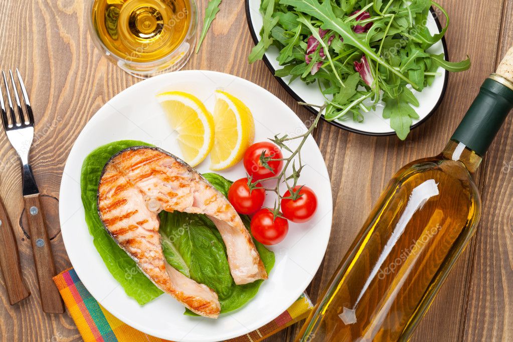 Grilled salmon and white wine
