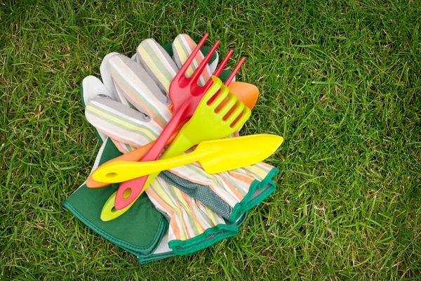 Garden tools on grass — Stock Photo, Image
