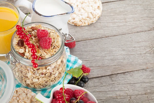 Petit déjeuner sain avec muesli — Photo