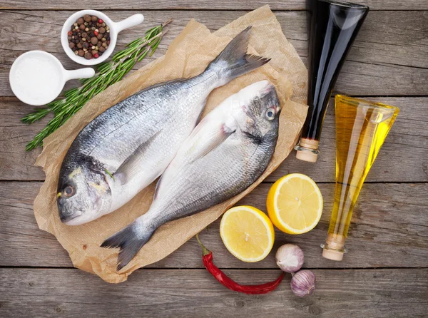 Dorado fisk matlagning — Stockfoto
