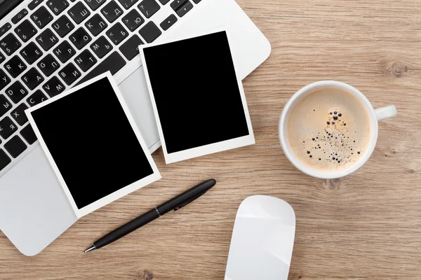 Cadres photo sur table de bureau — Photo