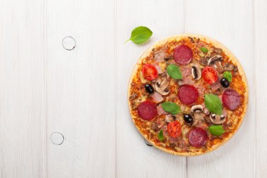 İtalyan biberli pizza