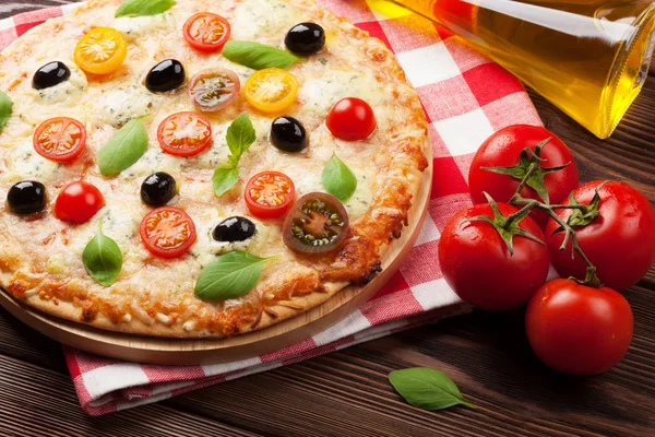 Włoska pizza z serem — Zdjęcie stockowe