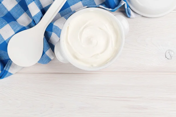 Sour cream in a bowl — Stock Photo, Image
