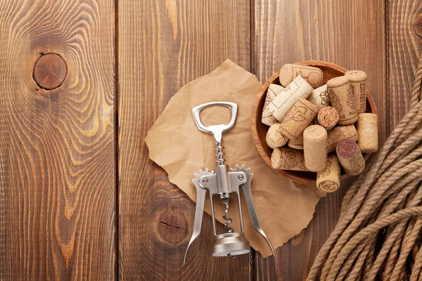 Wine corks and corkscrew — Stock Photo, Image