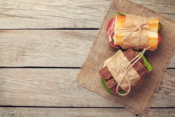 Duas sanduíches com salada — Fotografia de Stock