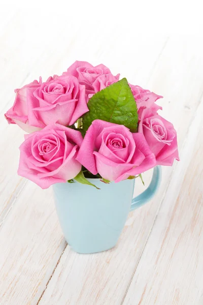 Φρέσκα ροζ τριαντάφυλλα σε μπουκέτο — Φωτογραφία Αρχείου