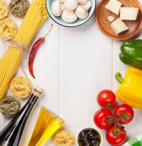 Ingredientes alimentares italianos para cozinhar . — Fotografia de Stock