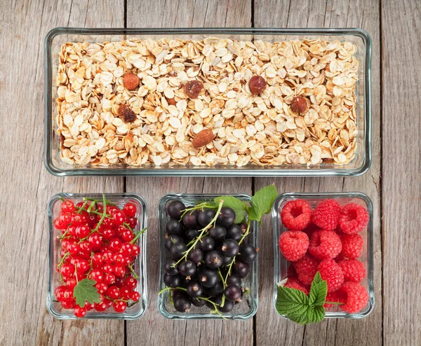 Breakfast with muesli and berries — Stock Photo, Image