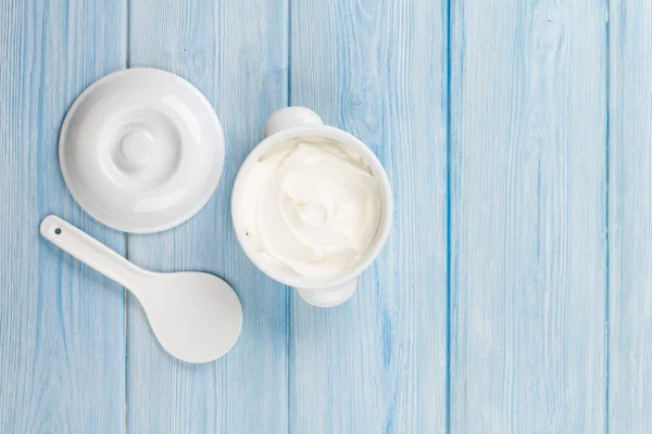 Sour cream in   bowl — Stock Photo, Image