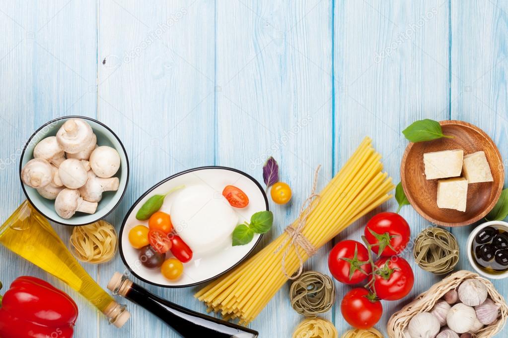 Mozzarella, tomatoes, basil, pasta