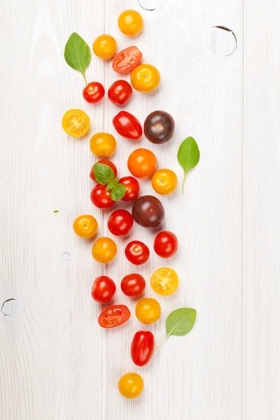 Colorful cherry tomatoes and basil — Stock Photo, Image
