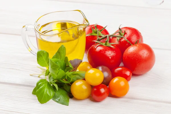 Fresh colorful tomatoes — Stock Photo, Image