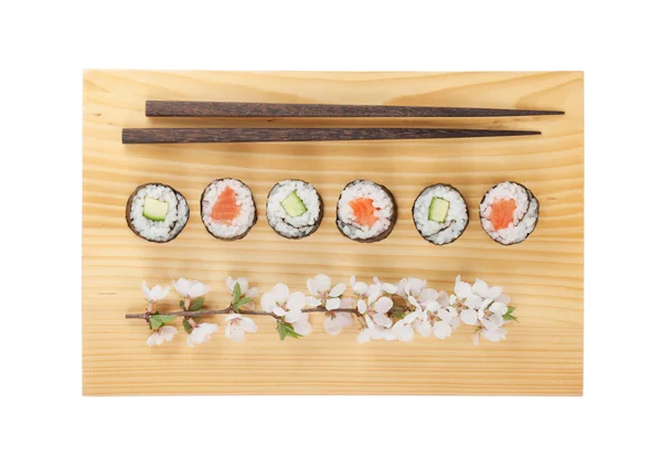 Sushi maki conjunto com salmão e pepino — Fotografia de Stock