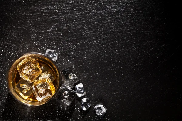 Sklenice whisky s ledem — Stock fotografie