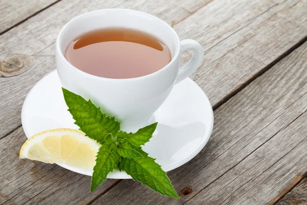 Zielona herbata z cytryną i miętą — Zdjęcie stockowe