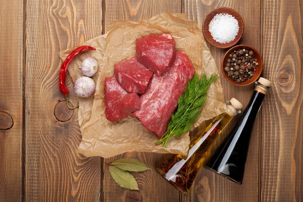 Nyers filé marha steak és a fűszerek — Stock Fotó