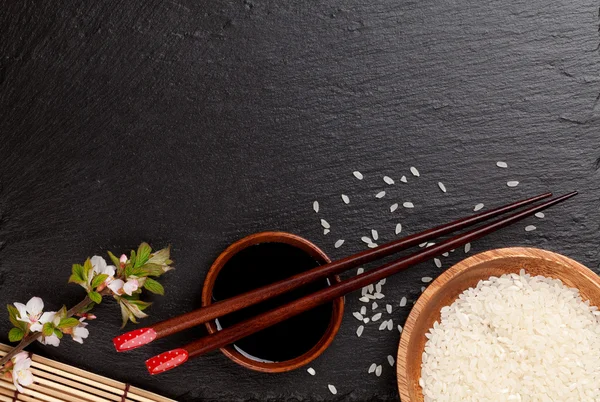 Japonské sushi hůlkami — Stock fotografie