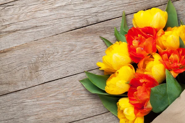 Bouquet med fargerike tulipaner – stockfoto