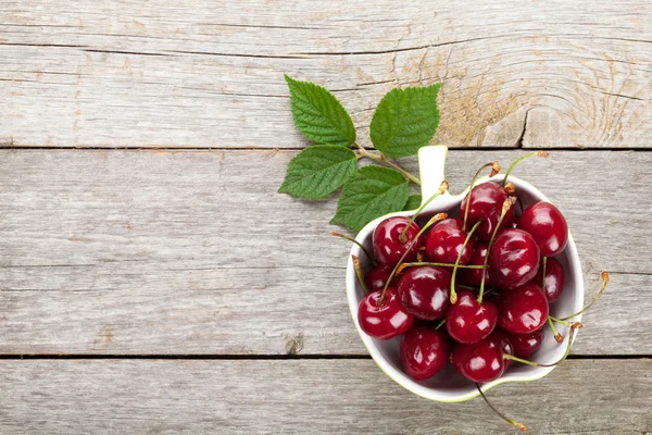 Ripe cherries on wooden table — Stock Photo, Image