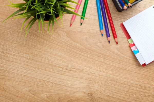 Blank notepad and colorful pencils — Stock Photo, Image