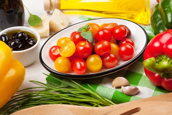 Ingredientes alimentares italianos para cozinhar — Fotografia de Stock