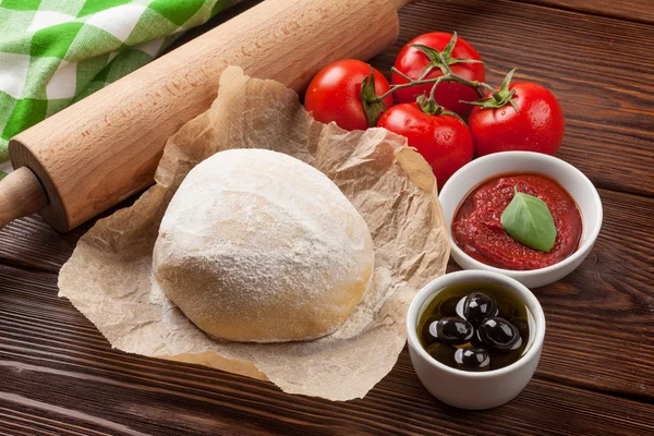 Pizza matlagning ingredienser — Stockfoto