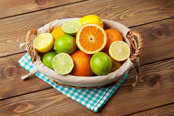 Portakal, limon ve limon — Stok fotoğraf