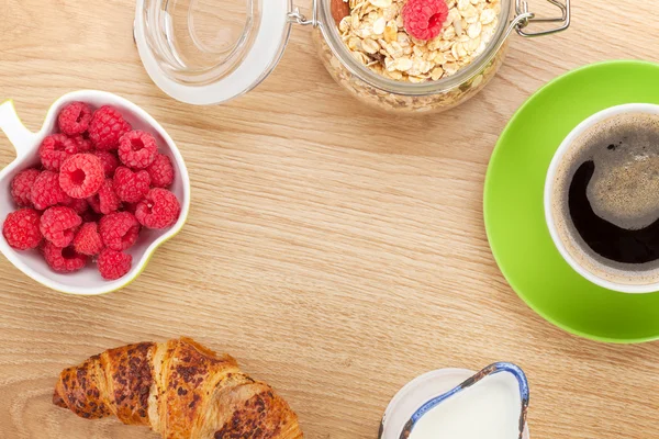 Healthy breakfast with muesli, berries and milk — Stock Photo, Image