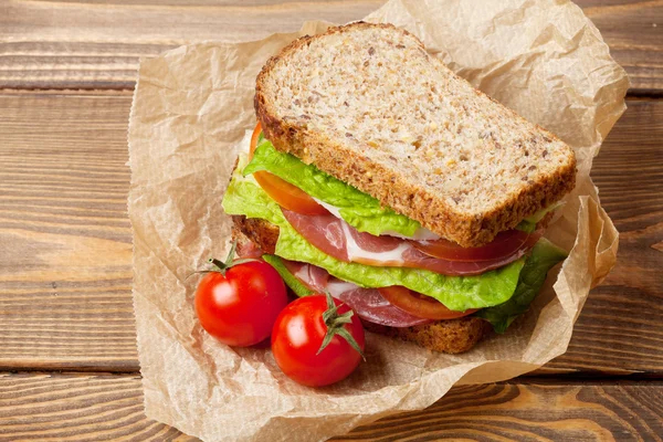 Sandwich with salad, ham and tomatoes — Stock Photo, Image