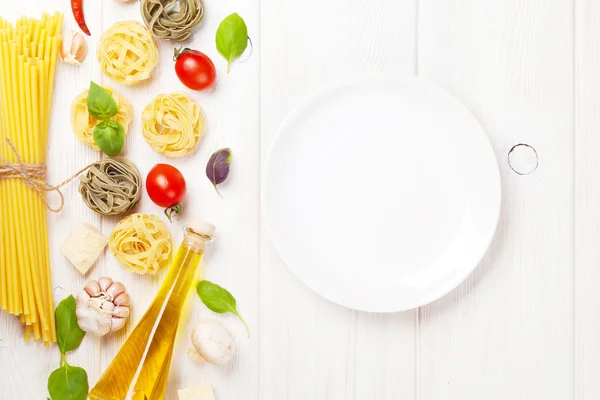 Ingredientes alimentares italianos para cozinhar — Fotografia de Stock