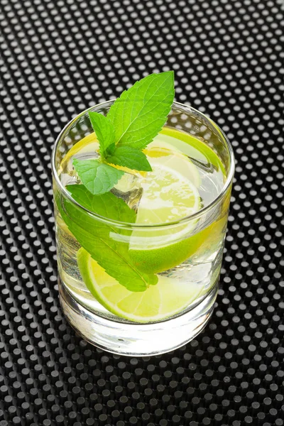 Čerstvý mojito koktejl — Stock fotografie