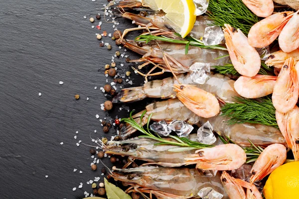 Fresh prawns with spices — Stock Photo, Image