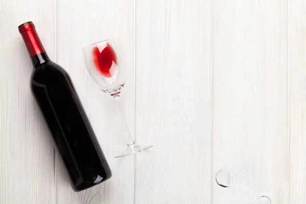 Κόκκινο κρασί γυαλί και μπουκάλι — Φωτογραφία Αρχείου