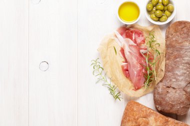 İtalyan prosciutto ciabatta ile