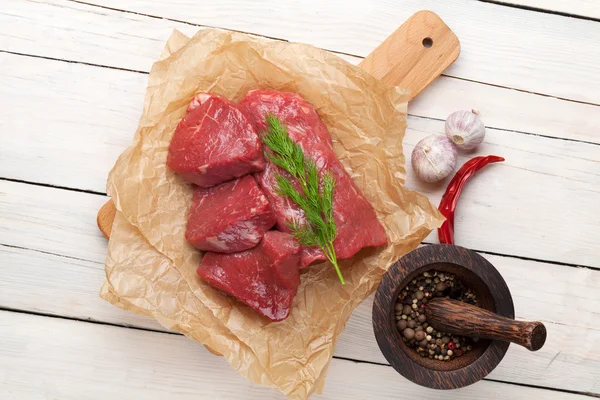 Bifes de carne de bovino em bruto — Fotografia de Stock