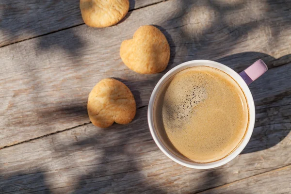 Šálek kávy a soubory cookie — Stock fotografie