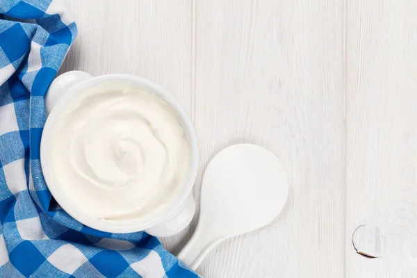 Sour cream in bowl — Stock Photo, Image