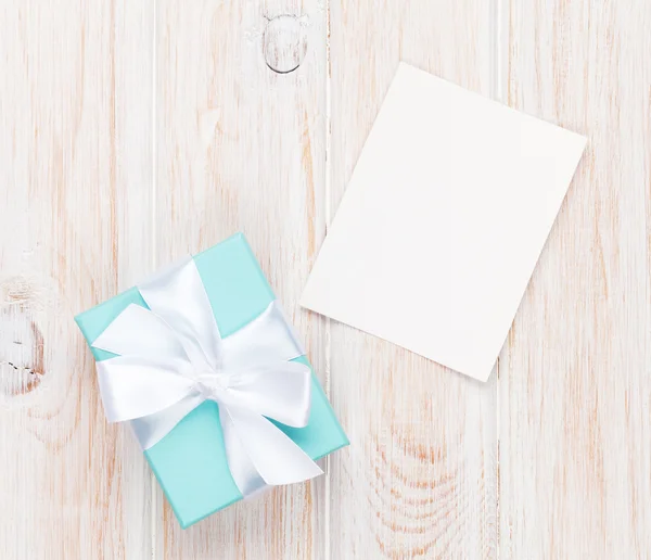 Gift box and blank photo frame — Stock Photo, Image