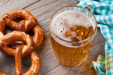 Bira bardağı ve simit