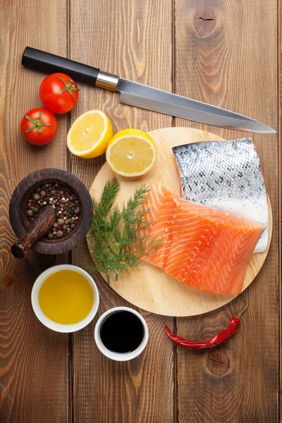 Salmon, spices and condiments — Stock Photo, Image