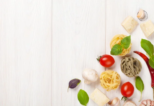 Pasta, vegetables, spices — Stock Photo, Image