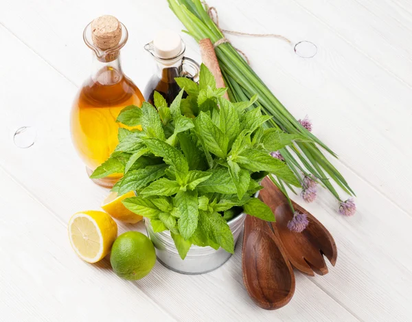 Fresh herbs and spices — Stock Photo, Image