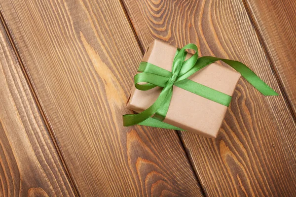 Gift box on wooden table background — Stock Photo, Image